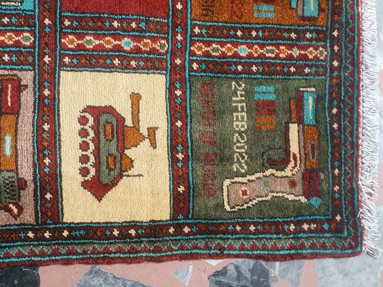 Hand Made Afghanistan rug ak 47, death of russia, Size 60 cm x 80 cm - Image 2